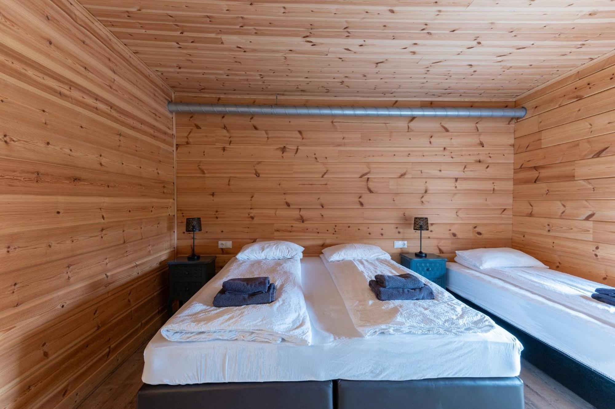 Gladheimar Guesthouse بلونديوس المظهر الخارجي الصورة